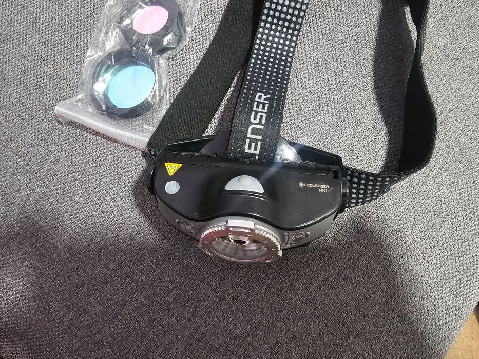 Vând lanterna led lenser mh11