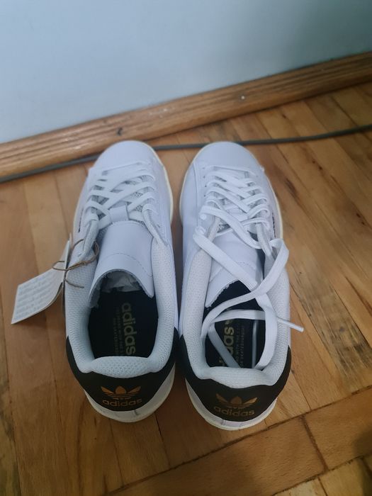 Adidas cu tot cu eticheta si cutie