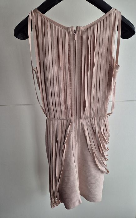 Бандажна рокля с ресни