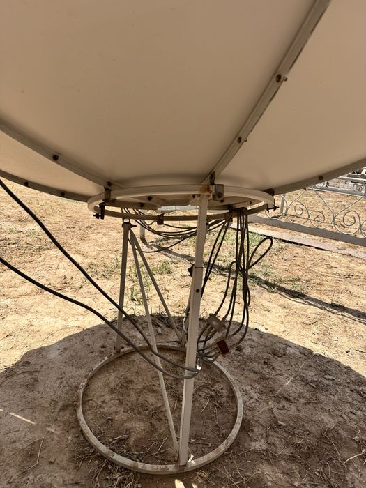 Продается Параболическая антенна вместе со стойкой