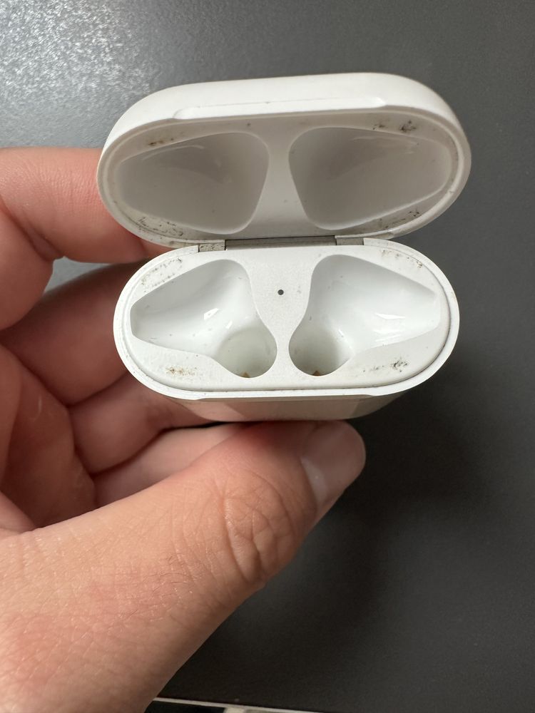 Airpods 1 charging case