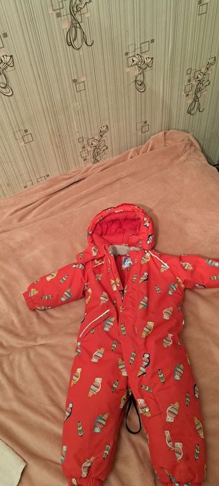 Продам два зимних комбинизона очень тёплые.
