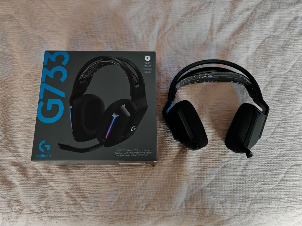 Продавам безжичени слушалки Logitech G733 в гаранция