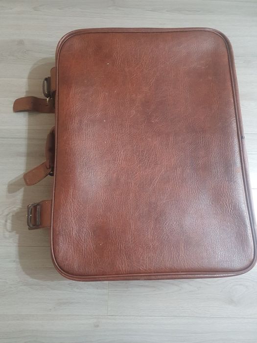 Geamantan mare de piele