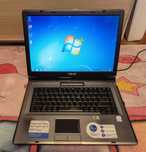 Laptop Asus model vechi, functional