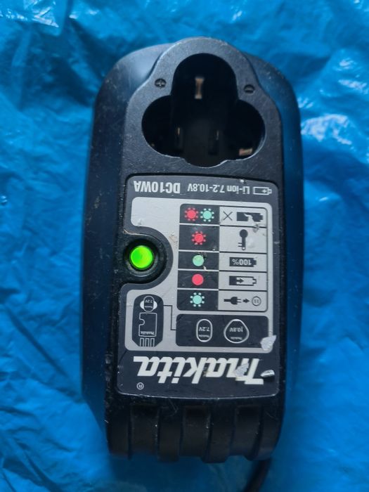 Încărcătoare Makita.    10,8 v