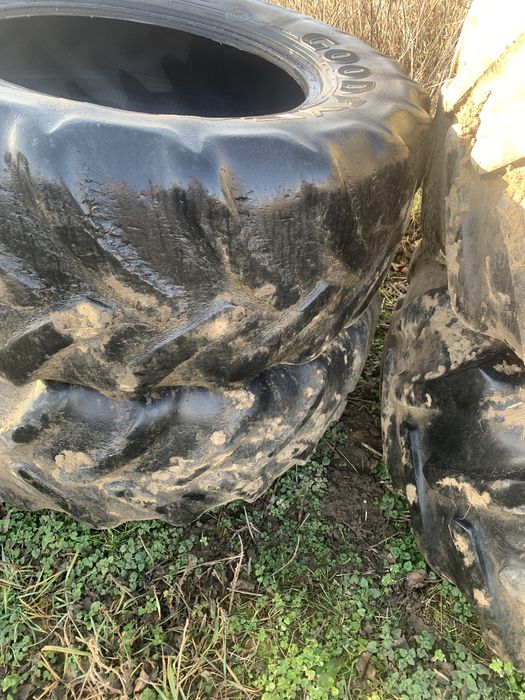 Vand 2 anvelope tractor/600/65R38 2300/buc