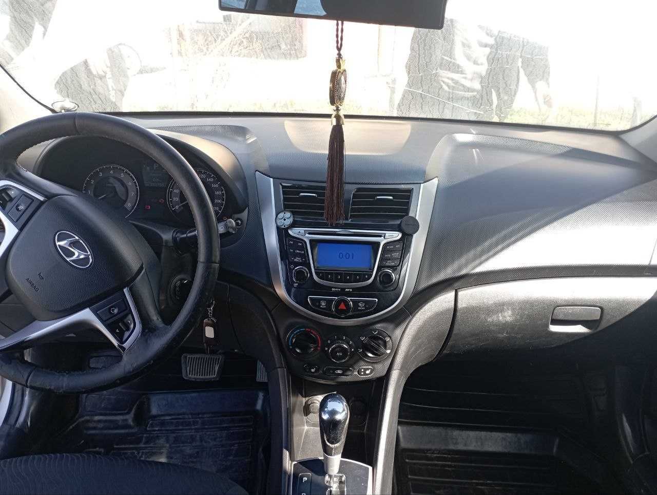 Oqdaryo tumanida Hyundai accent bolib tolash sharti asosida sotiladi