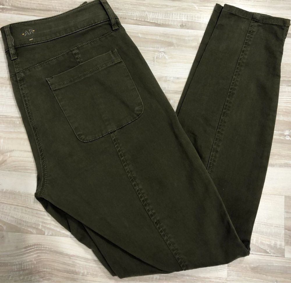 Pantaloni kaki Loft femei