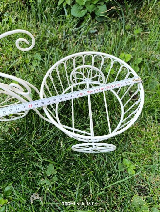 Метална поставка за кашпа