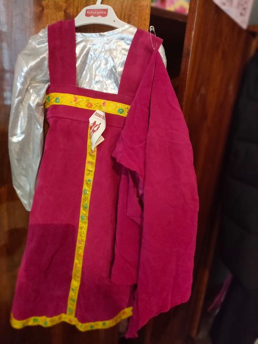 Продам нарядные платья