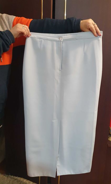 Fusta eleganta de lungime medie