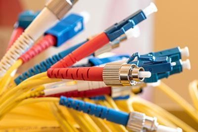 Протяжка оптических кабелей. Сварка оптический кабель. Монтаж кабеля.