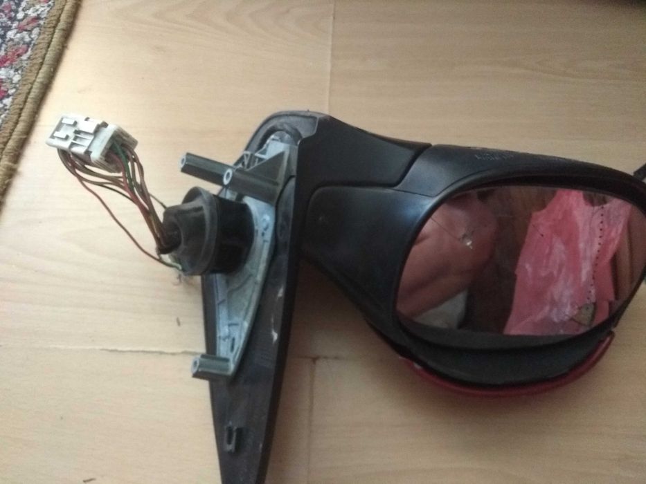 Продавам части за Пежо206