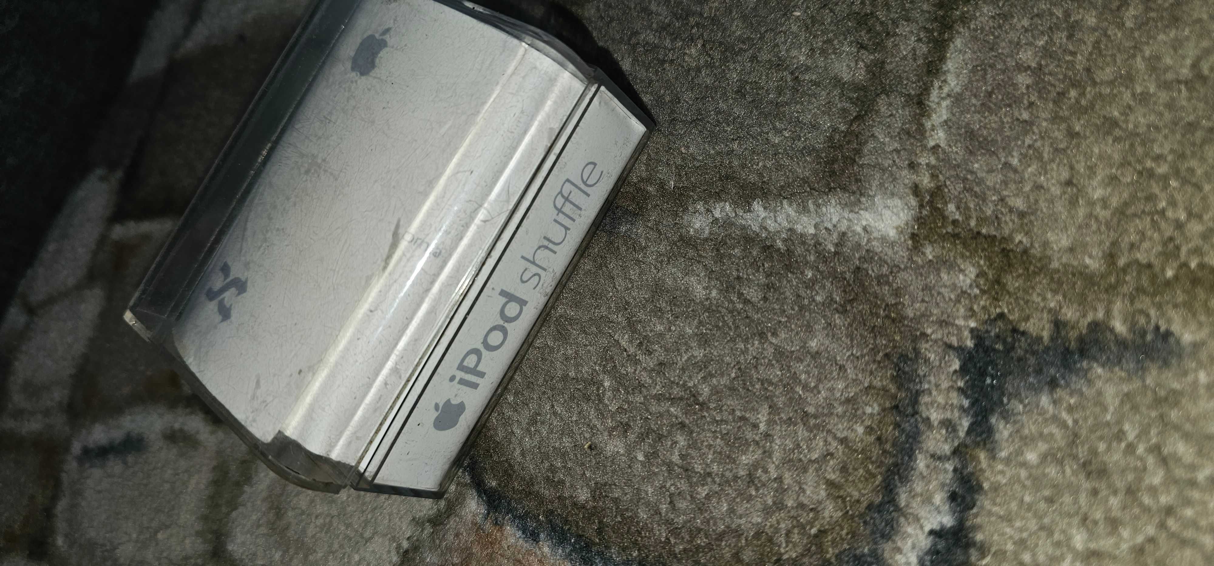 Apple iPod Shuffle 2nd Generation Gen 2GB Silver becks