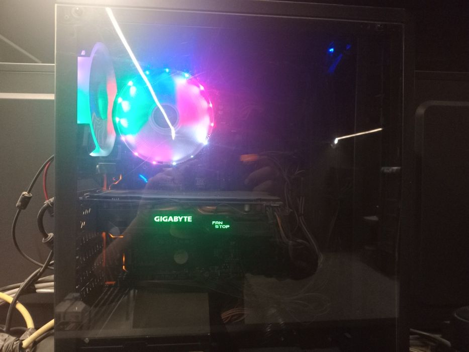 Igravoy kanpyuter sotiladi 10dona stol stuli bilan xamma narsasi bilan