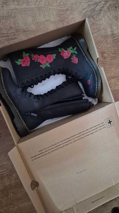 Ботуши/кубинки Dr. Martens 1914 Y Vonda Red Roses Floral Black Boots