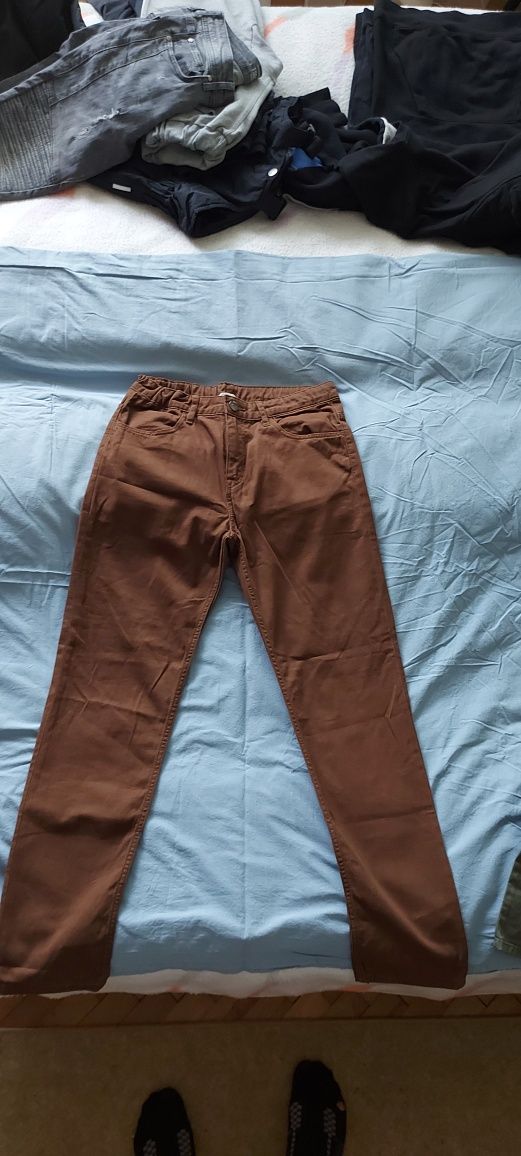 4 броя панталони за мъже и деца