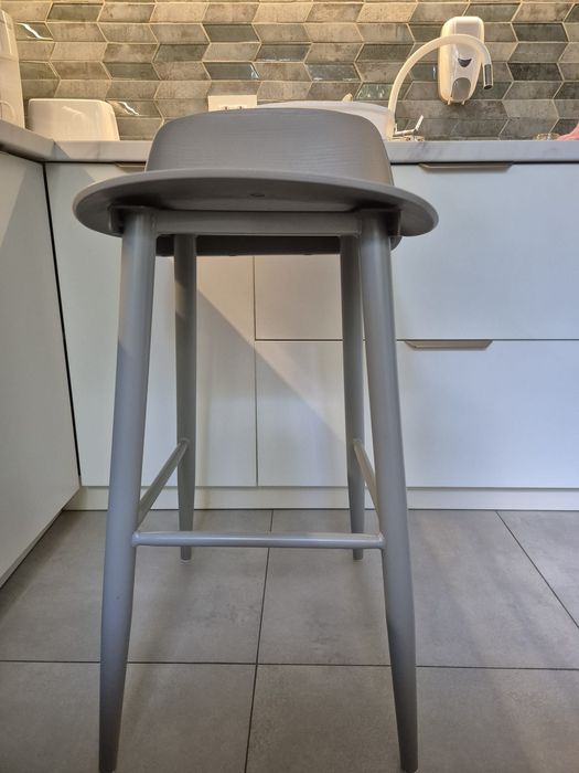 Vând 2 scaune  de bar