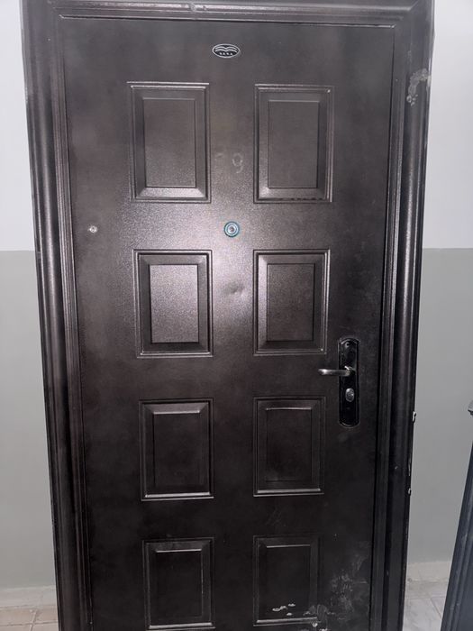 Продам железную дверь