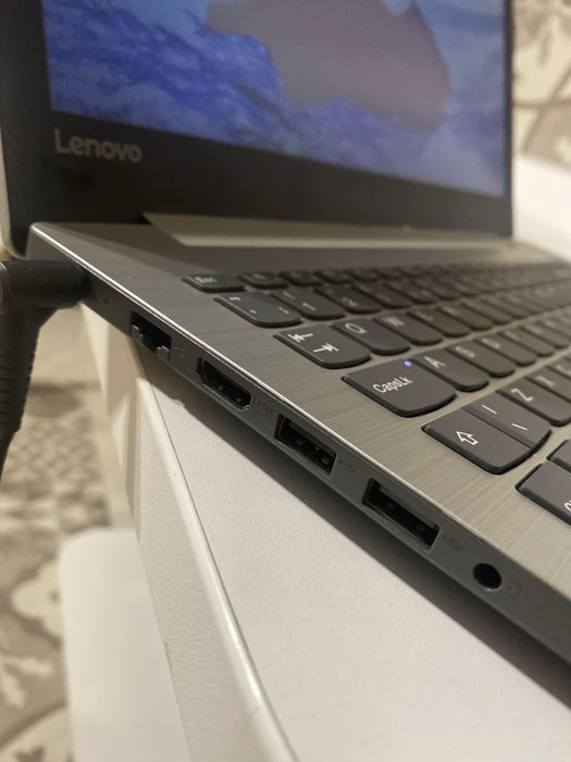Laptop Lenovo IdeaPad 15”, stare foarte buna, 8 GB RAM, incarcator ori