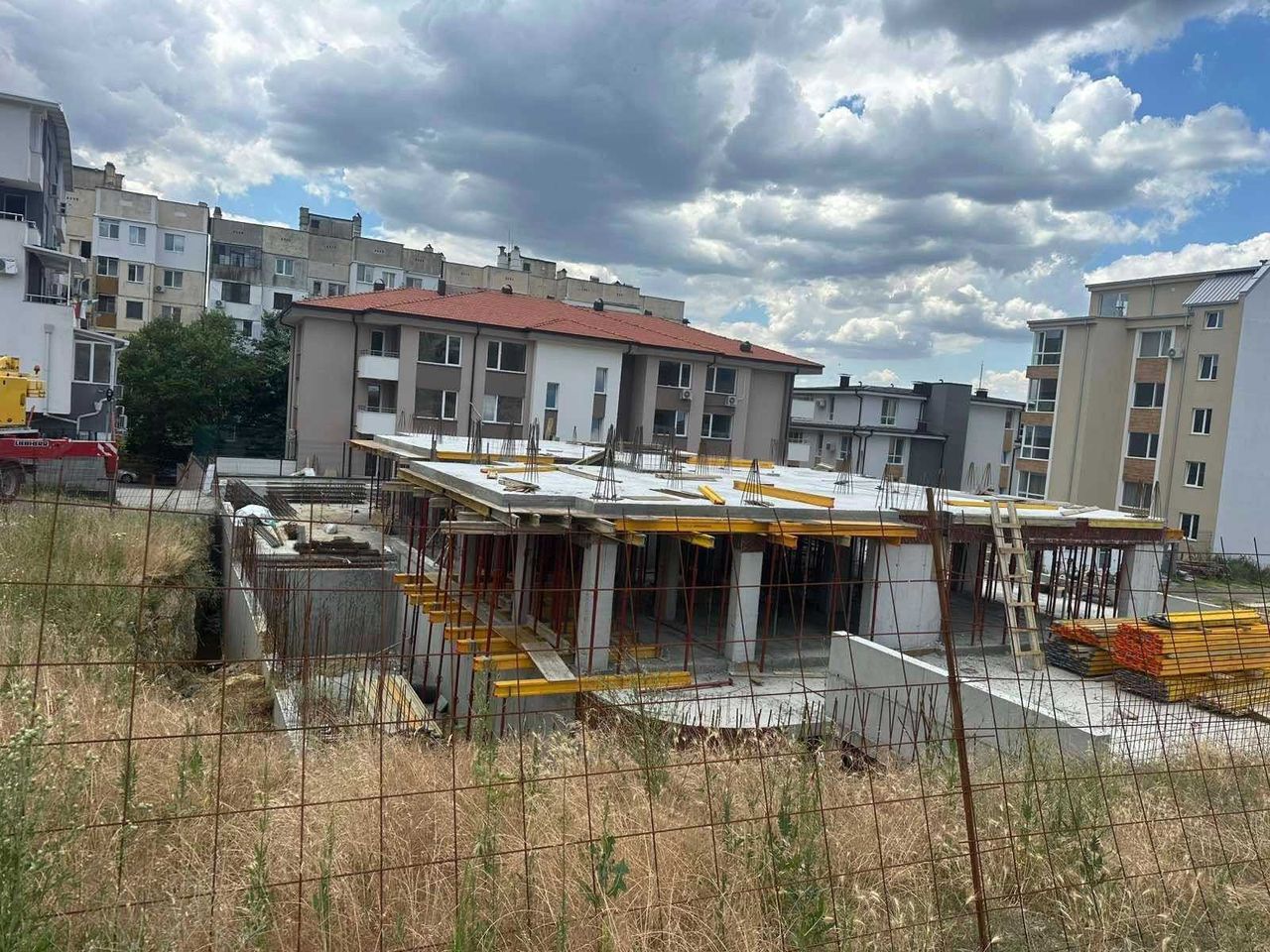 Продава се Тристаен апартамент в Стара Загора, Железник - център - 94 кв.м за 915 €/кв.м - Снимка #1
