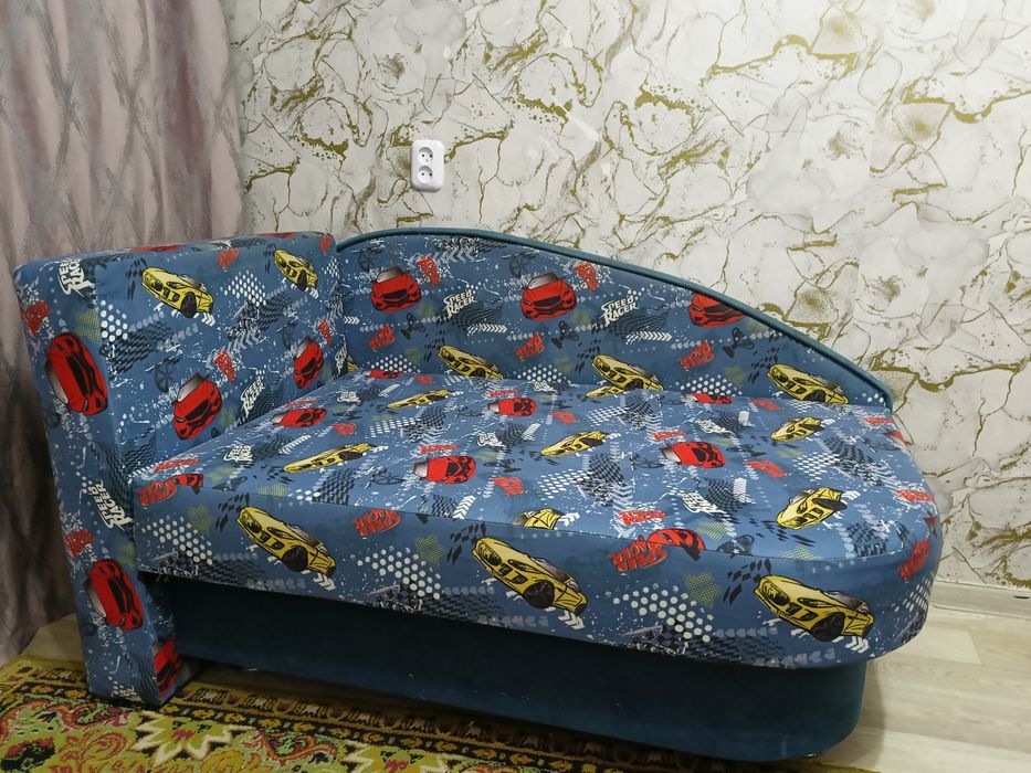 Продаю тахту в хорошем состянии