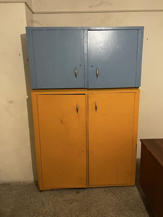 Подарявам двукрилен гардероб