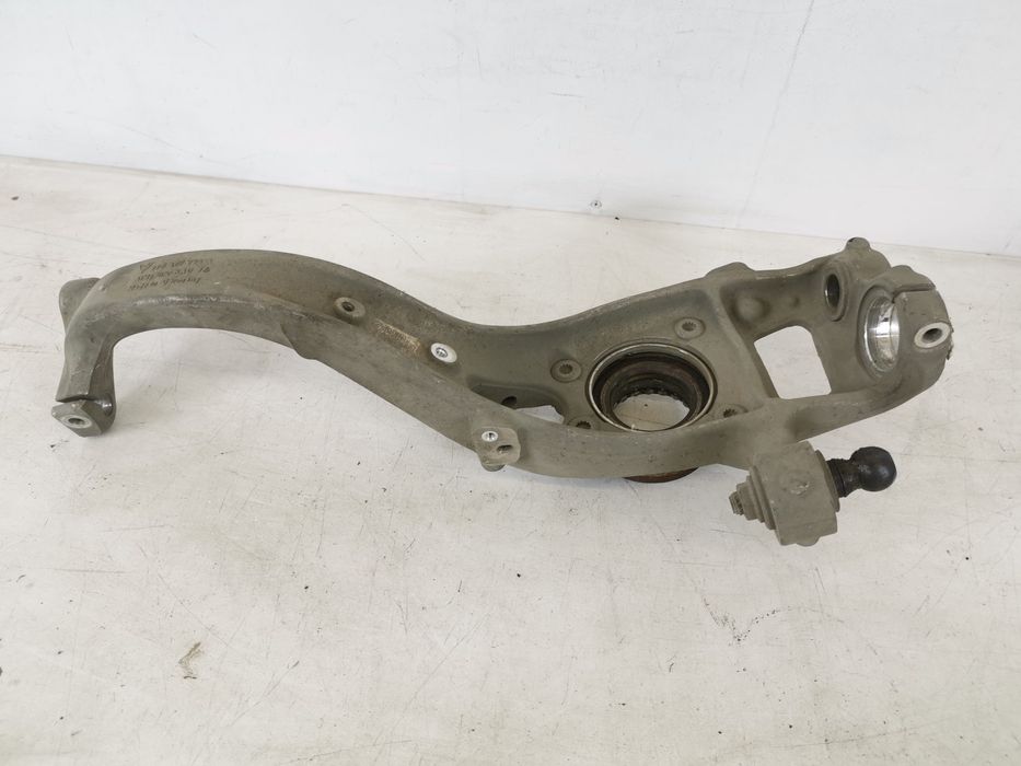 Порше Каен / Porsche Cayenne Оригинален десен носач на суспенсията в д