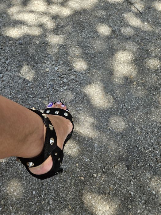 Sandale cu toc inalt