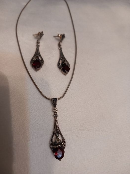 Vand set de bijuterii de argint cu pietre de granat