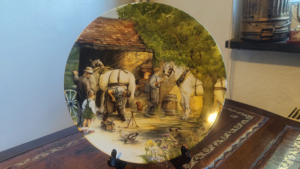 Farfurie decorativă de colecție – scenă rustică, porțelan fin.