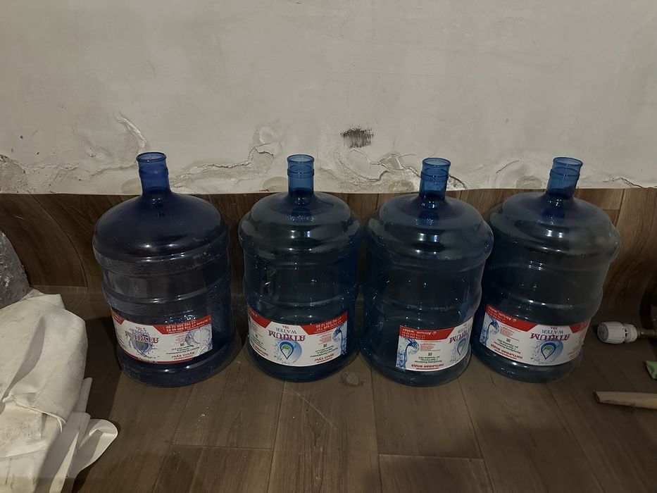 Бутылки 19 литров 4 штуки