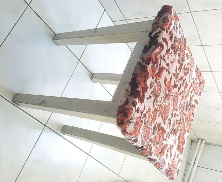 Scaun din lemn rezistent