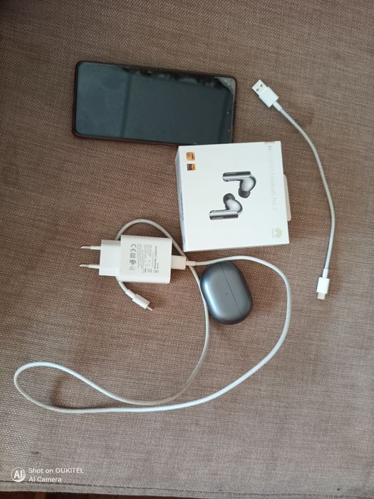 Продавам Huawei 11i + Huawei Freebuds Pro 3