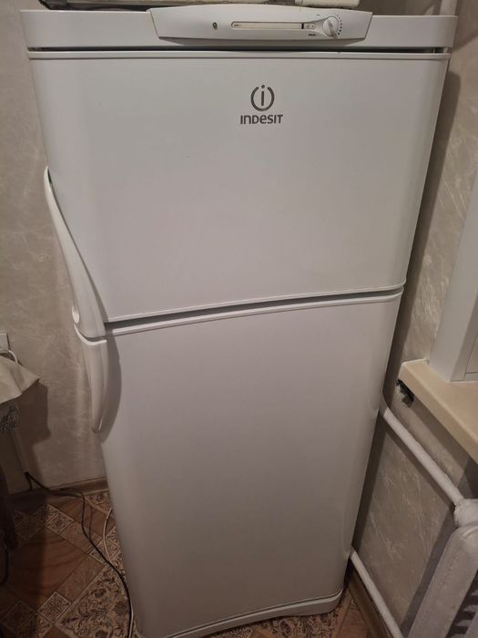 Продам холодильник Индезит
