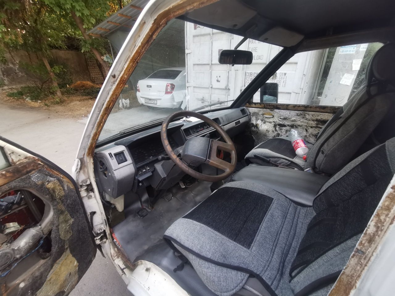 Nissan Vanete 1986 йил. Бакуват ердамчи.
