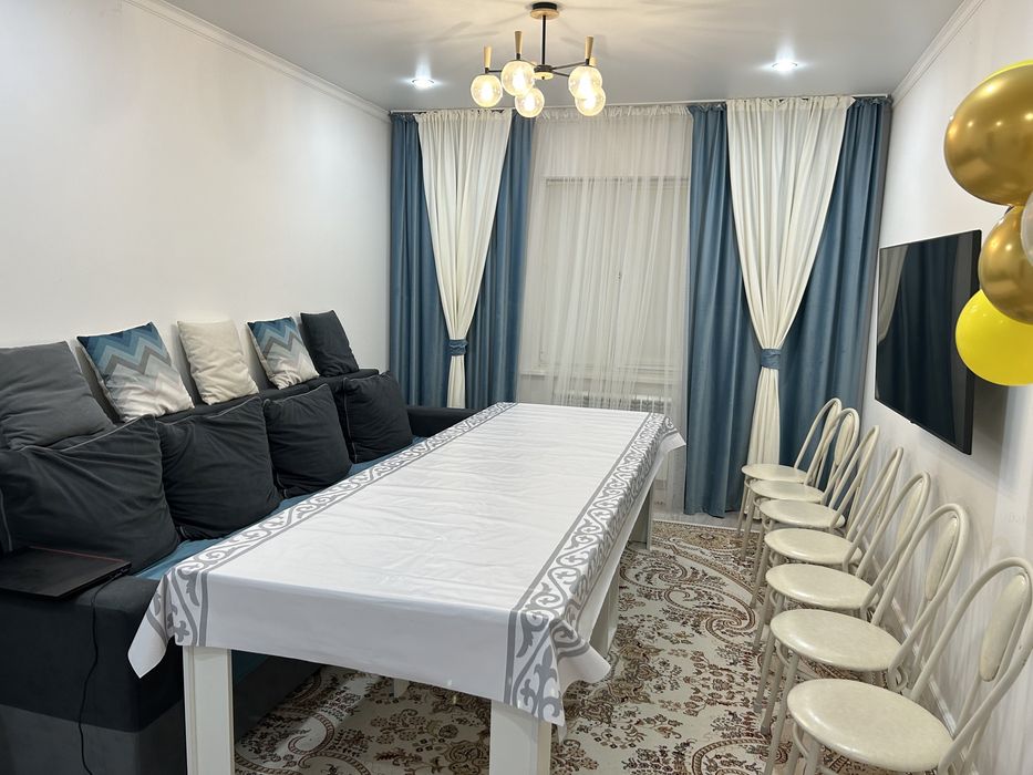 Продам стол трансформер 4 м