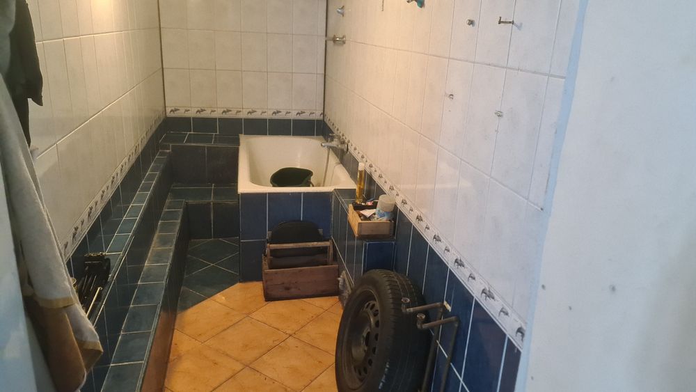 Casă cu 3 camere și curte de închiriat