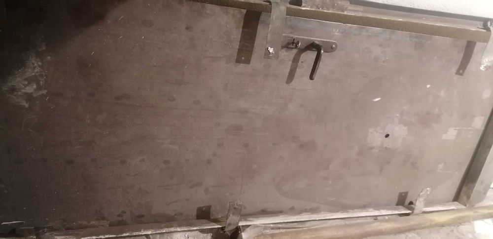 Железная качественная тяжелая бронированная дверь