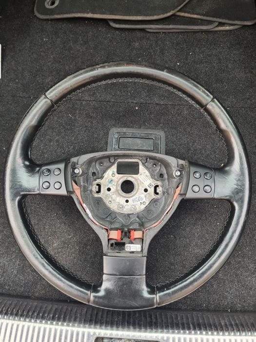 Vând Volan Passat B6