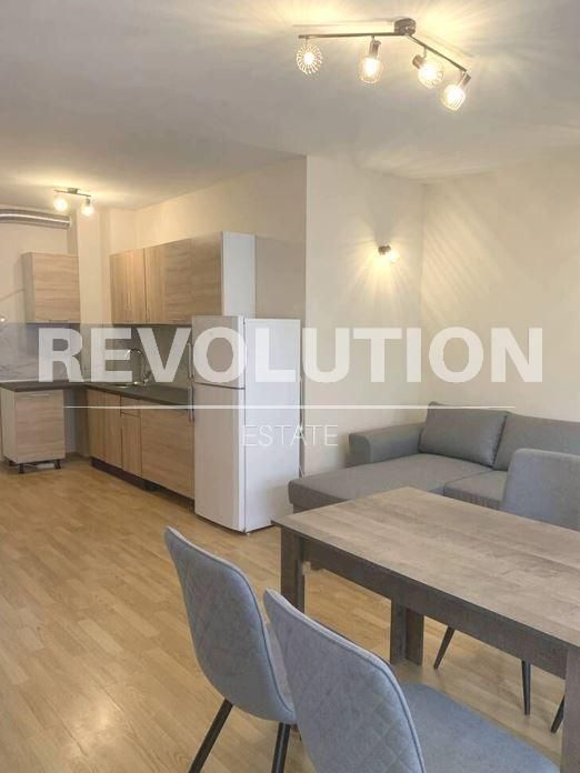 Двустаен апартамент в района на Окръжна болница!