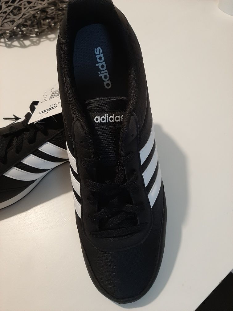 Încălțăminte adidas