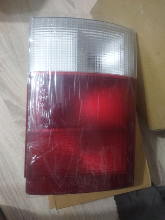 Продам стекла от фары Ауди 100 новые, фонари задние Ауди 80