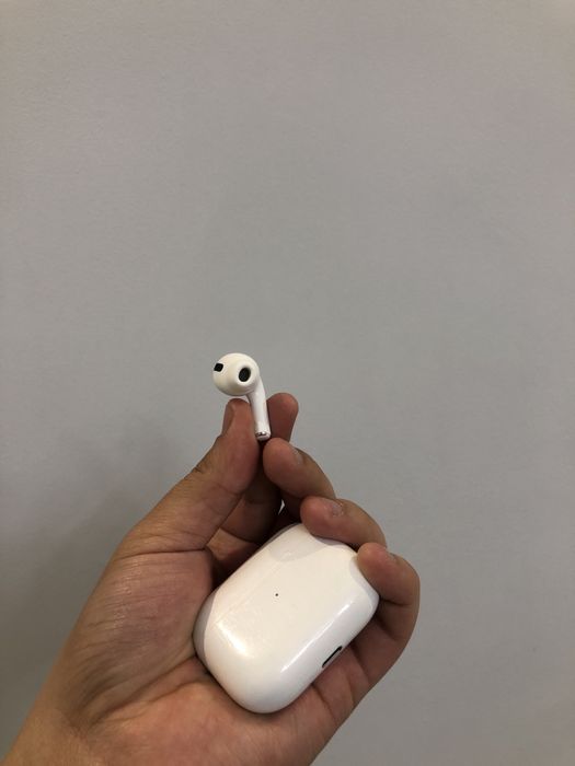 Airpods pro левый с кейсом оригинал