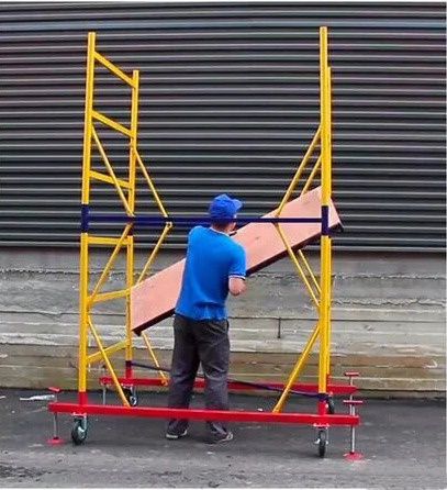 Дешево аренда ВЫШКА ТУРА на колесах, леса прокат