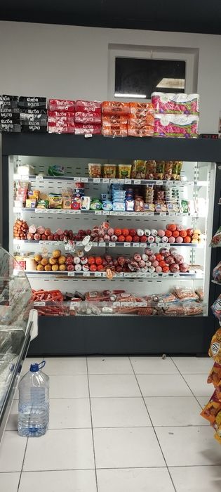 Xaladelnik vitrinniy