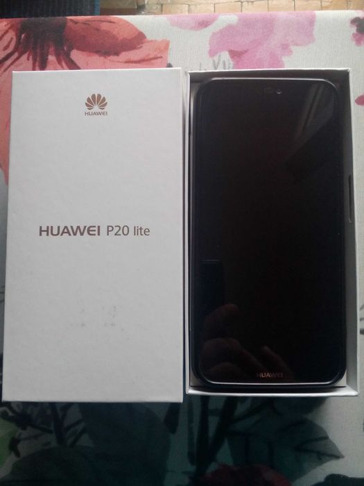 Телефон HUAWEI P20 lite