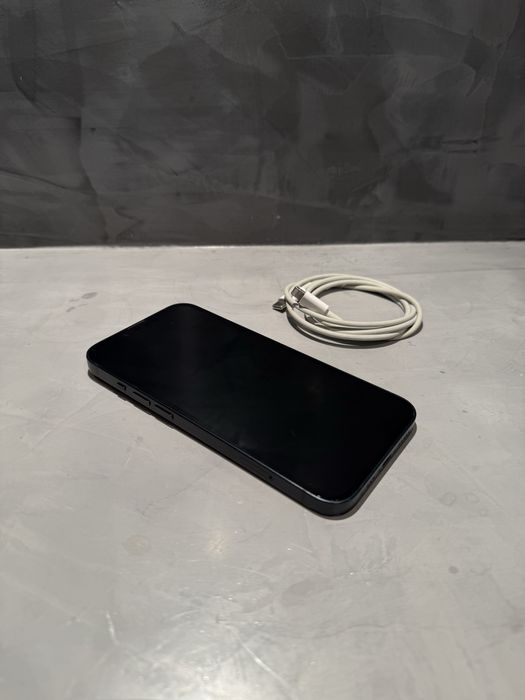 Перфектен Iphone 13 Midnight 128 GB