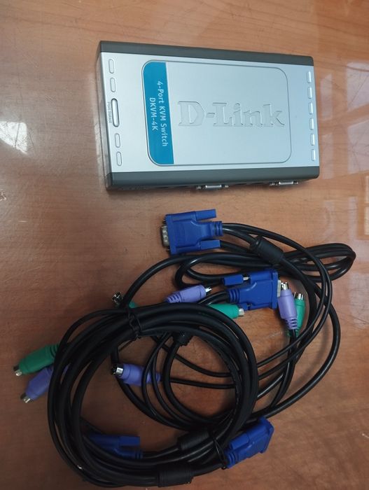 Продам KVM переключатель D-link DKVM-4K , ps/2, 4 портовый